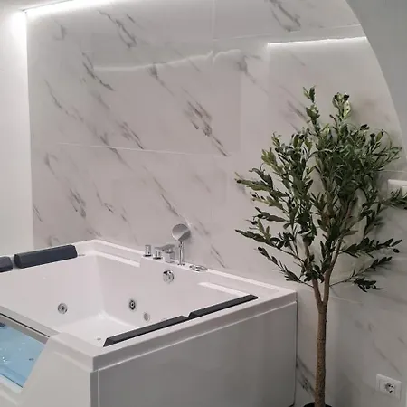 Central Rooms 4*